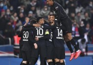 开云电竞-包含梅斯苦战分钟终告失守，法甲豪门火力全开的词条