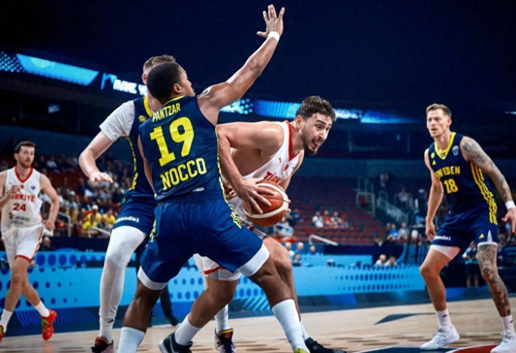 开云电竞-西欧豪门惊险晋级，关键时刻斩获制胜进球的简单介绍  第1张